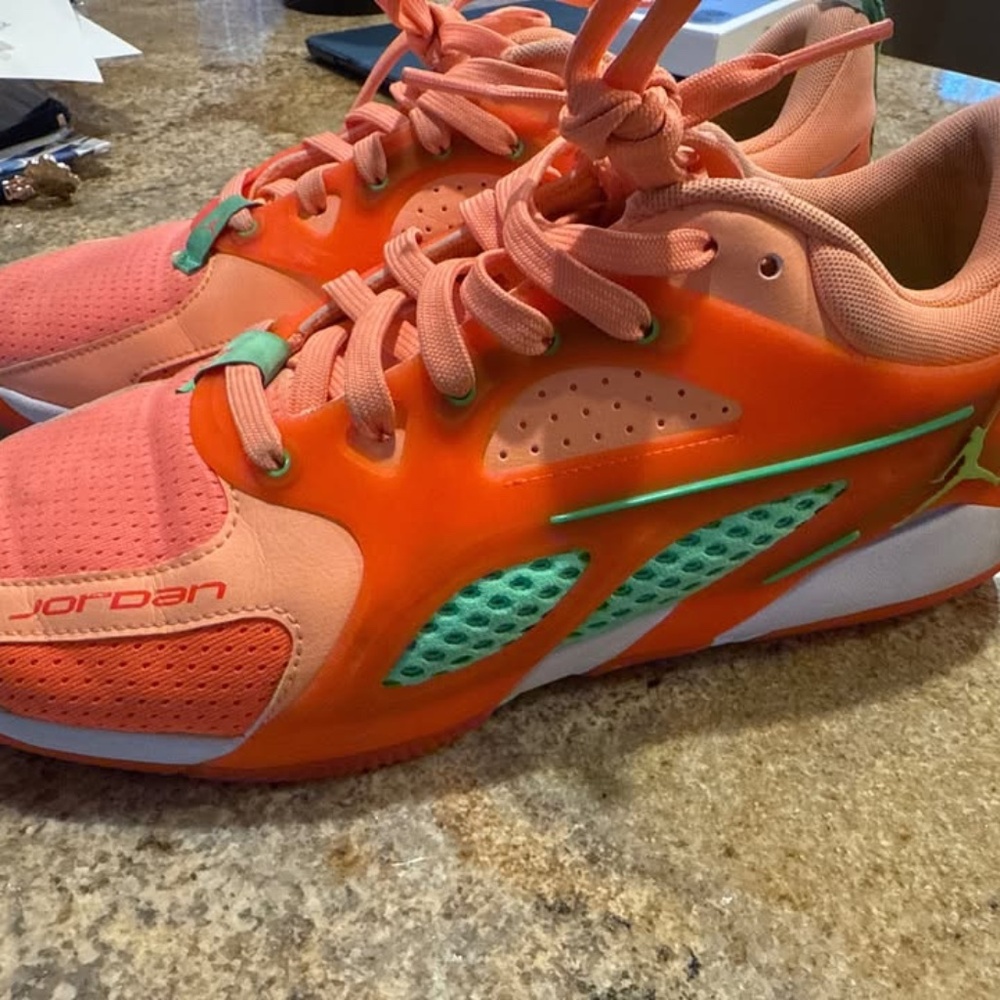 Nike Jordan basketball sneakers- men’s 9